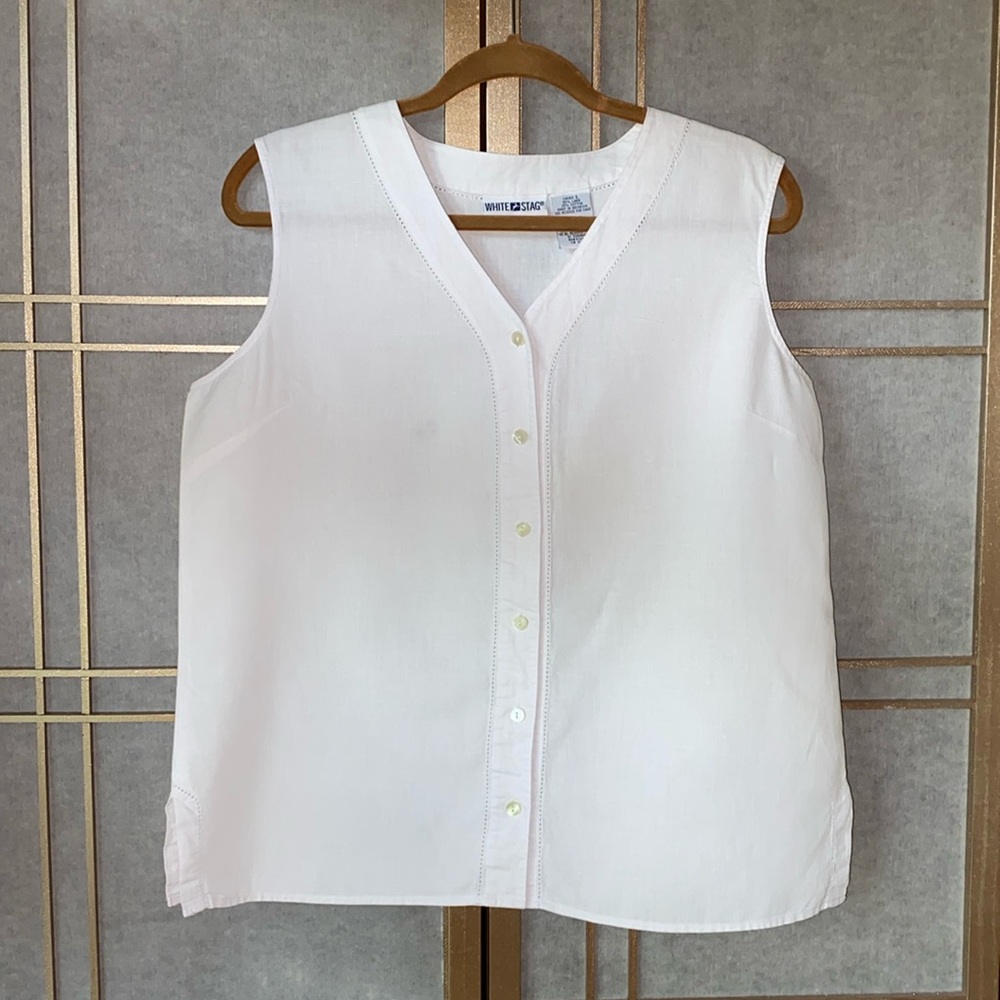 Very nice white, button front, sleeveless, linen/cotton blend top, women’s large